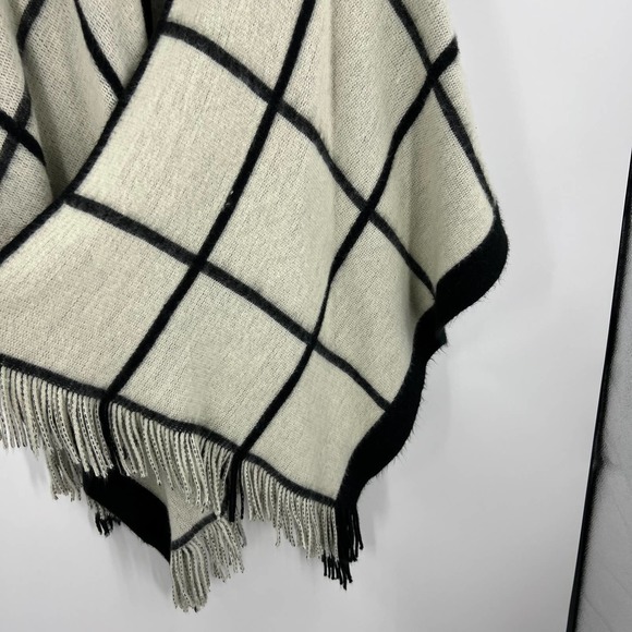 Vince Camuto Feels Like Check Fringe Poncho Cape Cardigan Window Pane Plaid - Picture 6 of 9